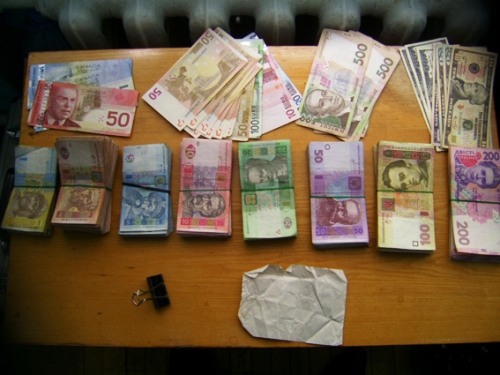 На Тернопільщині затримали двох юнаків, які викрали з церкви 40000грн.(ФОТО,ВІДЕО) На Тернопільщині затримали двох юнаків, які викрали з церкви 40000грн.(ФОТО,ВІДЕО)